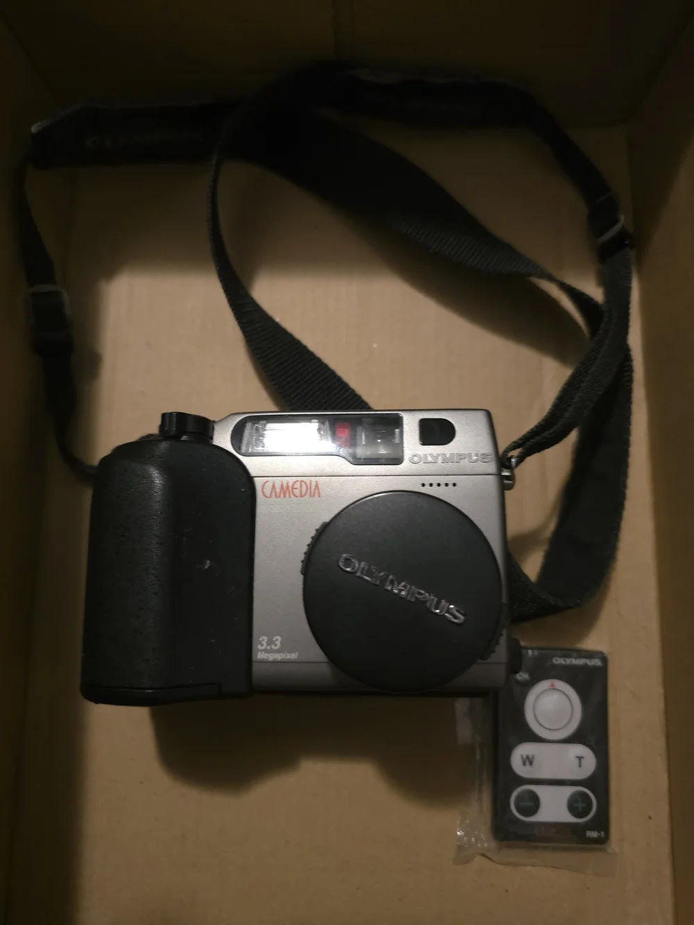 Olympus Camedia C-3000 Zoom Digital Camera - Silver